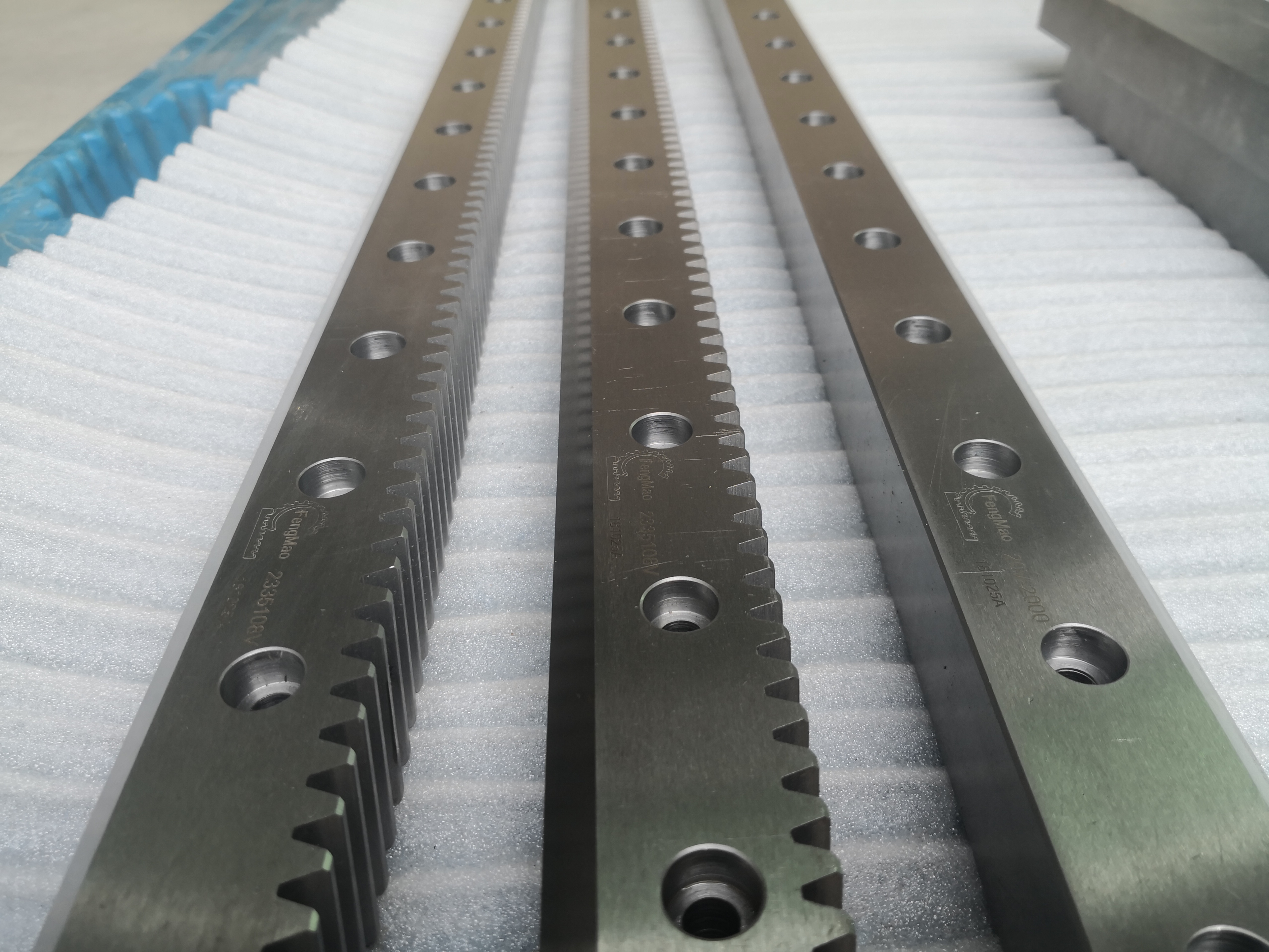 V型導(dǎo)軌斜齒條DIN9級